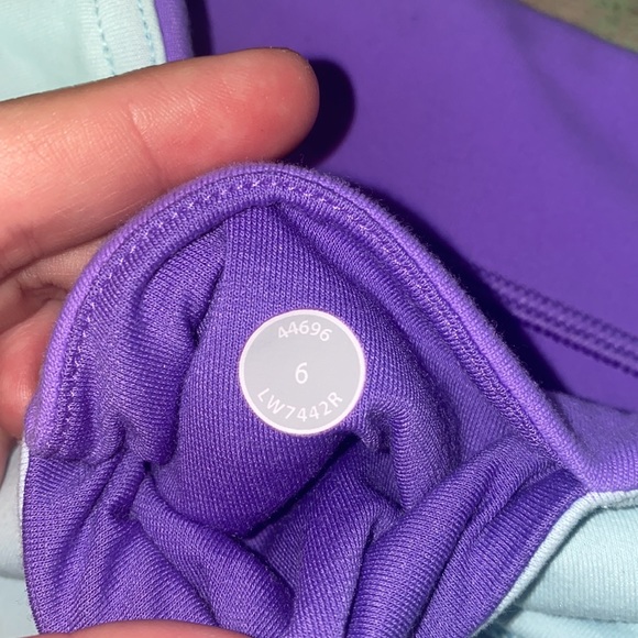 Lululemon Yoga Shorts sz 6 reversible - Picture 4 of 4